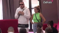 KO IMA JAČA LEĐA?! Urnebesna fotografija Dalile i Cara nasmejaće vas do suza! (FOTO)
