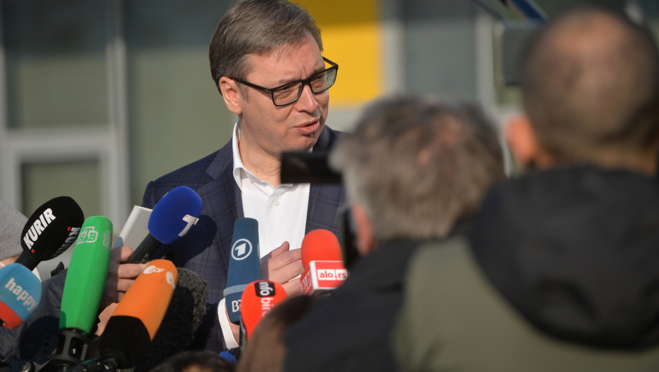 PREDSEDNIK VUČIĆ SE OBRATIO NARODU Danas je važan dan! Nadam se da će građani izabrati nastavak ekonomskog napretka (FOTO/VIDEO)