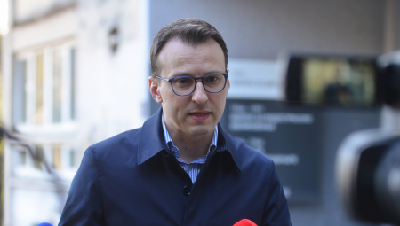 PETAR PETKOVIĆ SA SAMOHRANIM OCEM POVRATNIKOM: "Obećali smo da ćemo obnoviti izgorelu kuću, to smo i učinili"