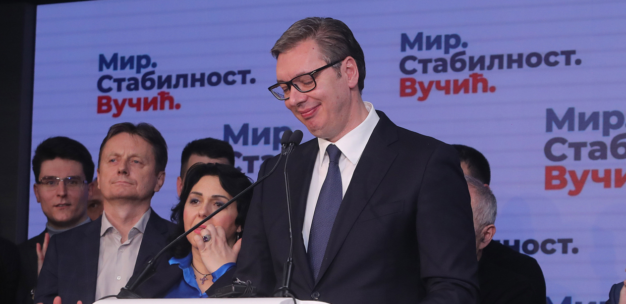 TRUBAČI I SLAVLJE U SNS Vučić ponovo predsednik, SNS ima 44 odsto: Ponosan sam na našu kampanju (FOTO/VIDEO)
