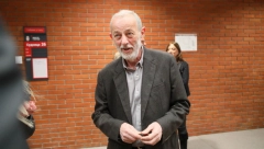 POČINJE SUĐENJE MIKI ALEKSIĆU Ispred Palate pravde transparenti " Verujemo Mileni Radulović"