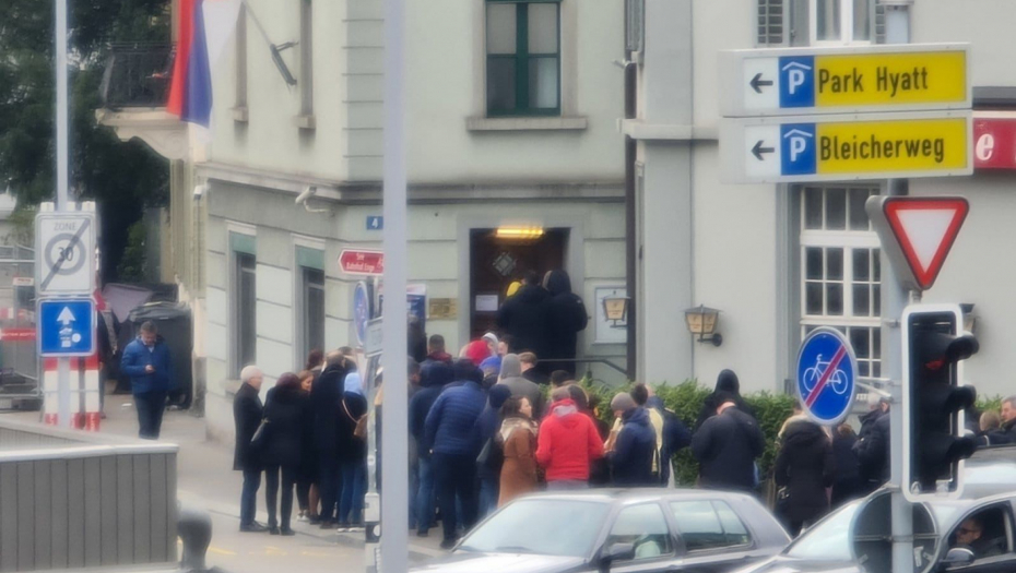 NEZAPAMĆEN ODZIV BIRAČA U CIRIHU Predsednik Vučić ubedljivo pobedio