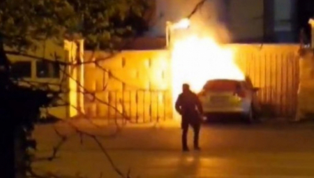 VOZILOM PROBIO OGRADU IZRAELSKE AMBASADE U TOKIJU! Uzbuna u rano jutro, povređen policajac