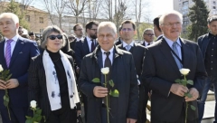 SLIKA KOJA JE OBIŠLA SVET Rus i Amerikanac nasmejani jedan pored drugog, samo u Beogradu!