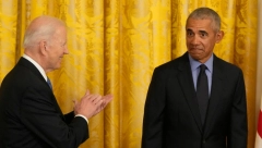 OBAMA GAZI BAJDENA KAO PLITAK POTOK Najtužniji snimak američkog predsednika - zaboravljen, ostavljen i SAM (VIDEO)