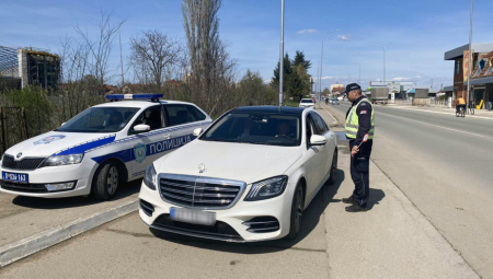 DIVLJAO PREKO 250 NA SAT Policija zaustavila stranca na auto-putu, sledi krivična prijava