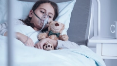 LEKARI SU IGNORISALI NJENE SIMPTOME Devojčica (4) se sudarala sa zidovima i žalila na glavobolju, a onda zamalo umrla