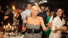 RESTORAN JE BIO MALI DA PRIMI SVE LJUDE! Ilda Šaulić počastila svoju publiku nastupom, pevala je puna tri sata! (FOTO)