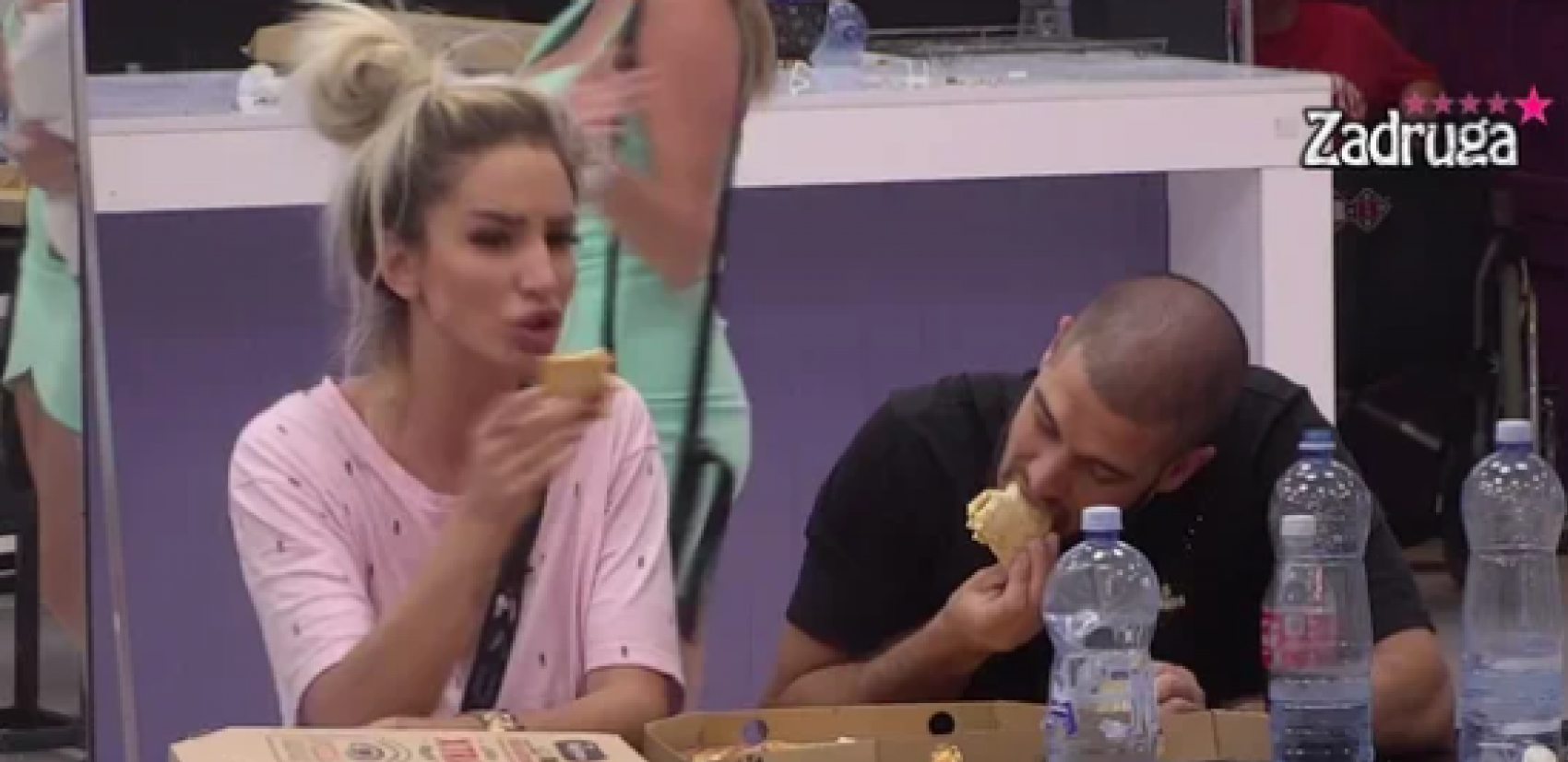RAT NE PRESTAJE! Aleks opet potkačila Dalilu koja joj je oštro odbrusila, Car nije mogao da izdrži, pa se umešao u svađu!