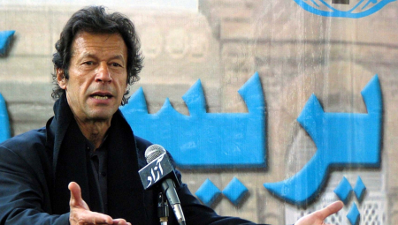 IZGLASANO NEPOVERENJE PREMIJERU PAKISTANA Tesna većina u parlamentu glasala za smenu Imrana Kana