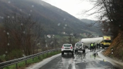 CISTERNA POPREČENA PO PUTU, PROBILA BANKINU Drama na magistrali kod Požege kod RIZIČNE deonice
