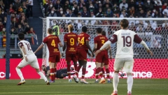 GOLČINA SRBINA ŠOKIRALA MURINJA! Nekadašnji reprezentativac Srbije pocepao mrežu, ali ni to nije bilo dovoljno za bodove! (VIDEO)