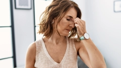 NE UZIMAJTE ODMAH LEKOVE: Ako vas često boli glava, probajte neku od ovih prirodnih metoda