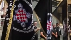 USTAŠE NE MIRUJU! HOĆE NOVU OLUJU!  Bračni par došao u Knin u rodnu kuću na odmor, išarali im auto sa srpskim tablicama 'Za Dom'