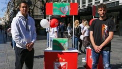 HUMANOST NA DELU Zvezdaši prodavali kolačiće za malog Vukana