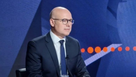 VUČEVIĆ O PRETNJAMA PREDSEDNIKU Zgrožen sam, na Vučiću je da izdrži, tu smo da pomognemo