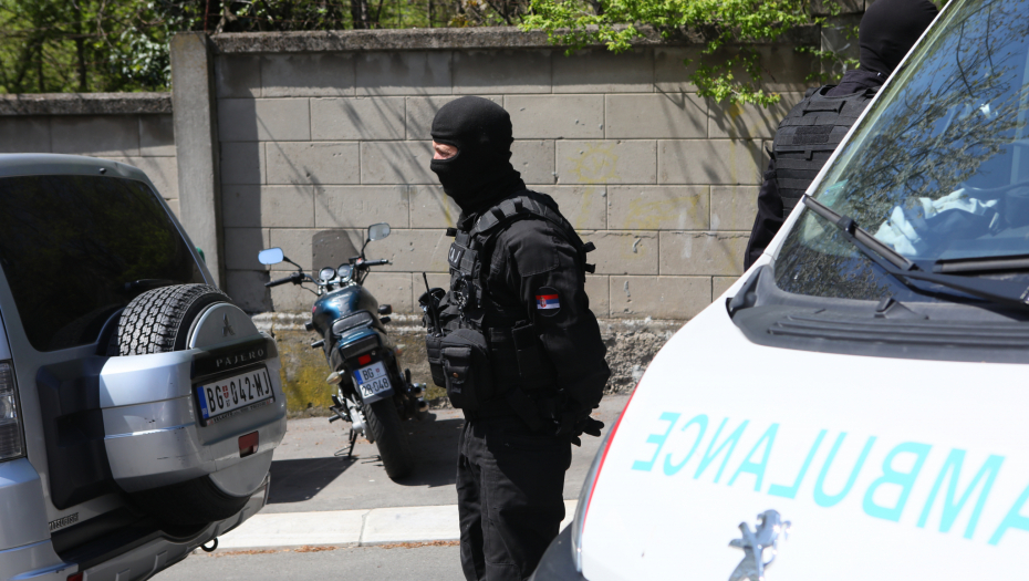 JOŠ JEDNO HAPŠENJE U ŠARIĆEVOJ VILI Policija iz njegove kuće izvela muškarca