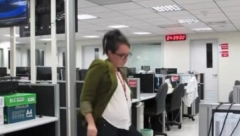 KAD MARINA PALI IZ FIRME, ONA NAPRAVI LUDILO Pogledajte kako se daje otkaz, a tek šta je namenila šefu (VIDEO)