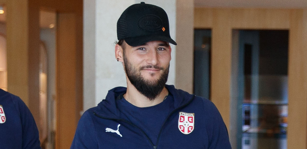 ISTETOVIRAO IME VOZAČA NA RUCI Gudelj ovim gestom oduševio javnost, fudbaler se ne razdvaja od njega, upoznao ga i sa Anastasijom