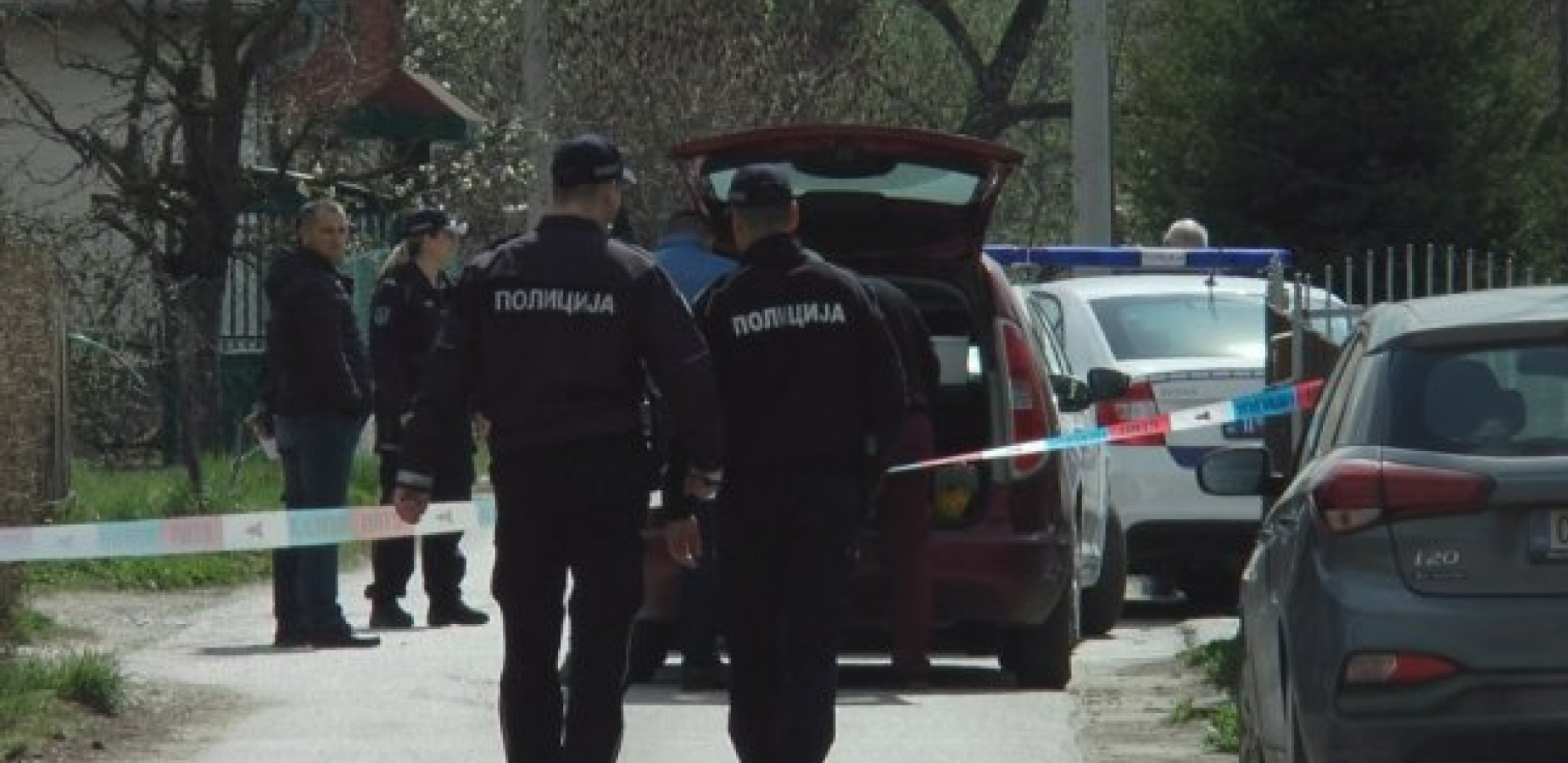 HOROR U KNIĆU! Posle svađe u kafiću tinejdžer izbo dve osobe!