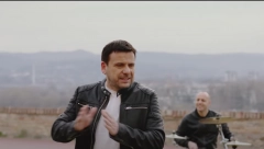 SINOVI MILOŠA BOJANIĆA GODINAMA SE NISU VIDELI Bane se vratio u Srbiju, a tu je i njegov brat Mikica