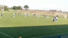 GOLČINA U 5. LIGI SRBIJI O KOJOJ SVI PRIČAJU Nestvarna bomba iz slobodnog udarca sa pola terena, ovo morate da vidite (VIDEO)