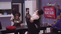 PREKINUT SASTANAK, OBEZBEĐENJE ULETELO U BELU KUĆU Brutalan sukob Milice i Miljane, pale teške reči