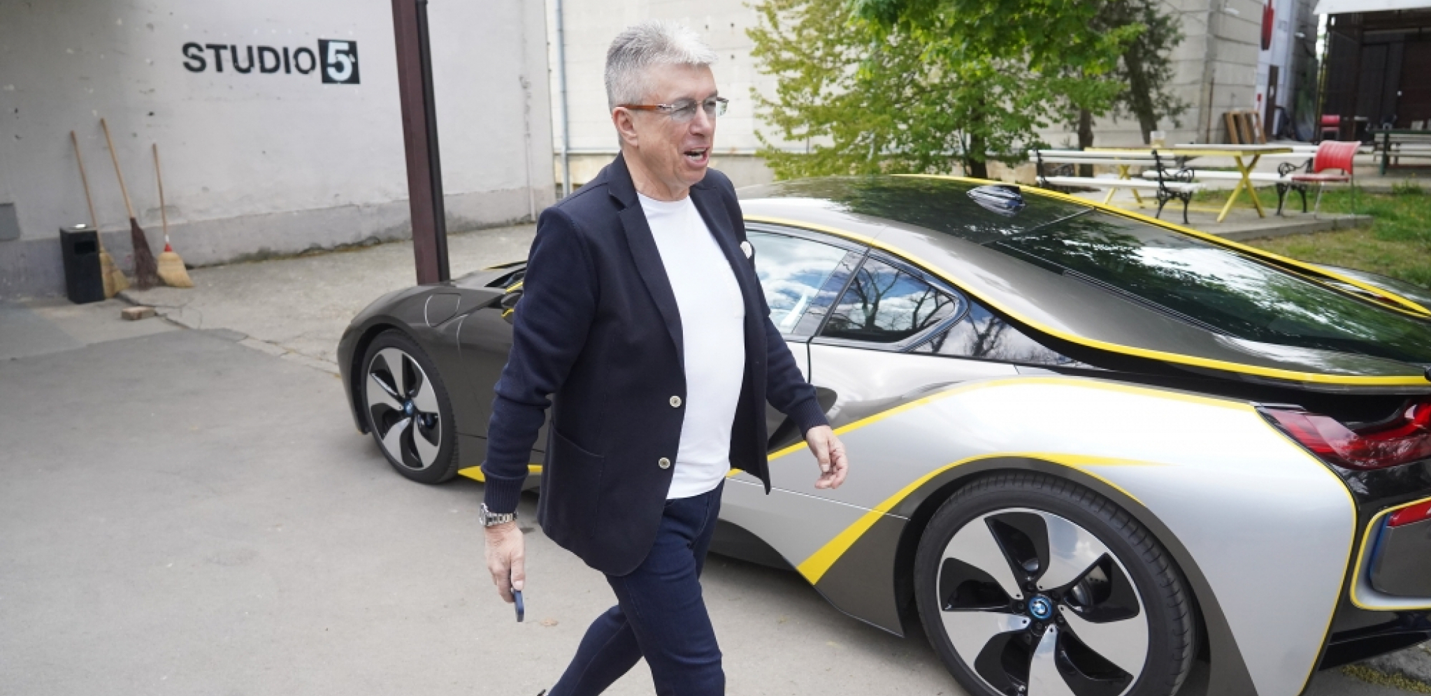POPOVIĆ UNAJMIO OBEZBEĐENJE? Saša morao da angažuje  momke koje će mu čuvati besni automobil