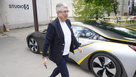 VOZIO SE AUTOBUSOM, A SADA IMA NAJSKUPLJI VOZNI PARK Saša Popović dao basnoslovnu cifru za automobile, samo jedan košta pola miliona evra!