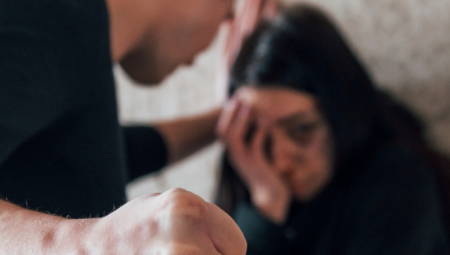 DRAMATIČAN PORAST NASILJA U PORODICI Za 4 meseca izrečeno skoro 10.000 mera - kada i kako prijaviti nasilnika?