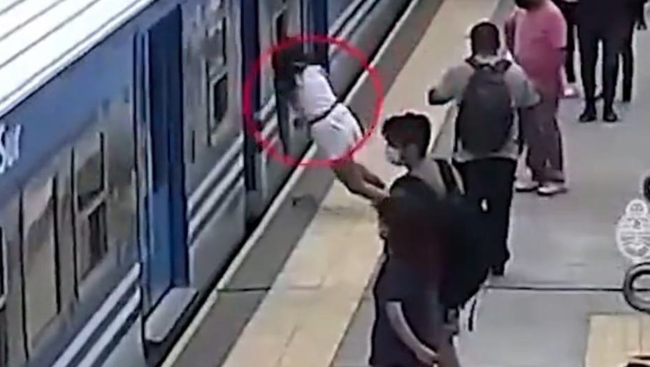 UZNEMIRUJUĆE! OVA ŽENA JE PREŽIVELA NAIZGLED NEMOGUĆE Pala pod voz koji se kretao i nestala između vagona (VIDEO)