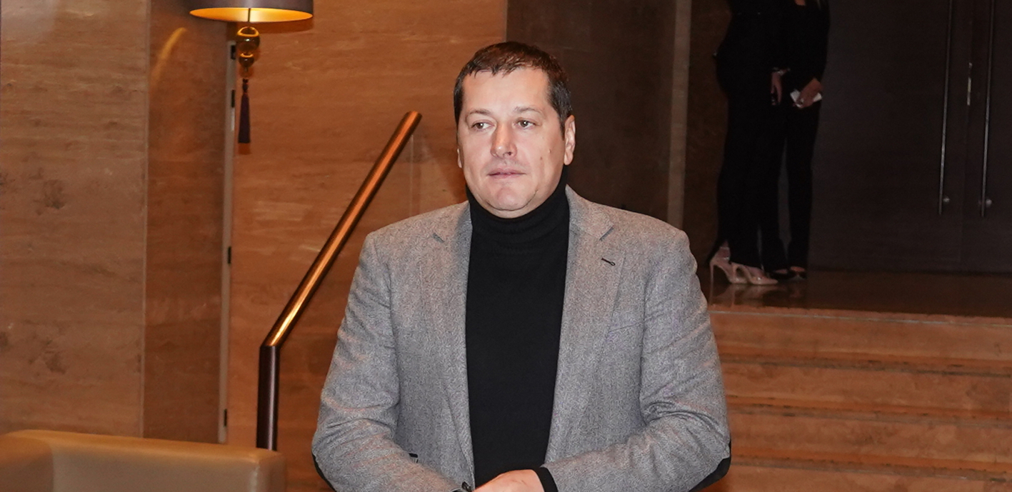 ĐANI PEJOVIĆA POLJUBIO U USTA Trajković zaskočio kolegu, Aco ga opsovao pred svima