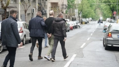 DARKO KOSTIĆ VRAĆEN U STAN SA LISICAMA NA RUKAMA Policija dobila još jedan nalog nakon privođenja modnog kreatora (FOTO)