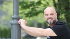 Procurio snimak iz Top Hila! Rajović stvarno planira padobranom da se spusti na binu? (VIDEO)