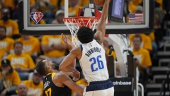 CELA DVORANA OSTALA U ŠOKU Kako je najbolji defanzivac NBA lige završio na "posteru" (VIDEO)