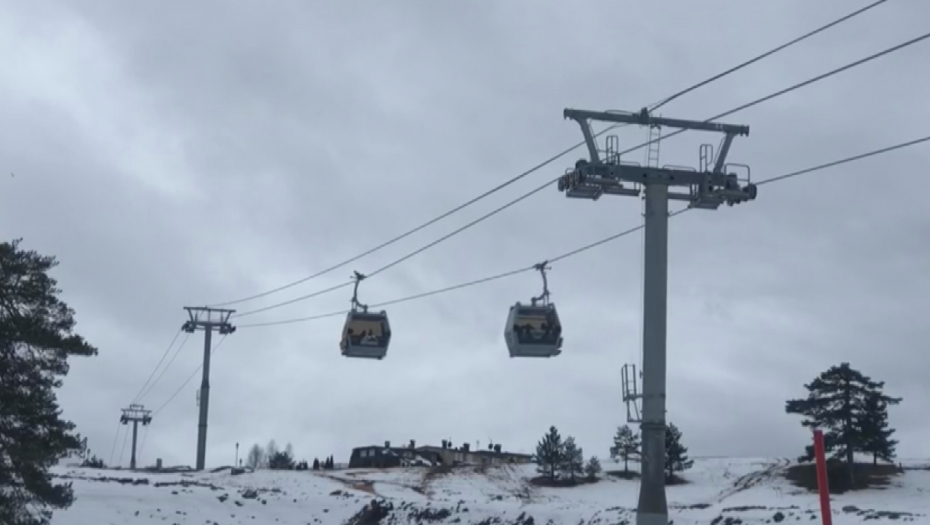 JAK VETAR ZAUSTAVIO ZLATIBORSKU GONDOLU Zbog nevremena ne radi najveća turistička atrakcija u Srbiji