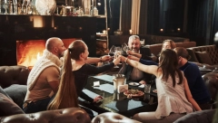 DA LI STE NEKADA NAZDRAVILI SA ČAŠOM VODE Niste ni slutili šta ste time poželeli sebi i gostu