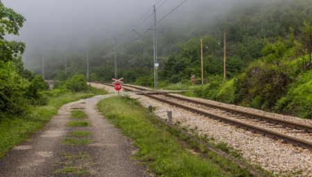 VOZ NALETEO NA MUŠKARCA Tragedija kod Sombora, teško povređeni prebačen u bolnicu
