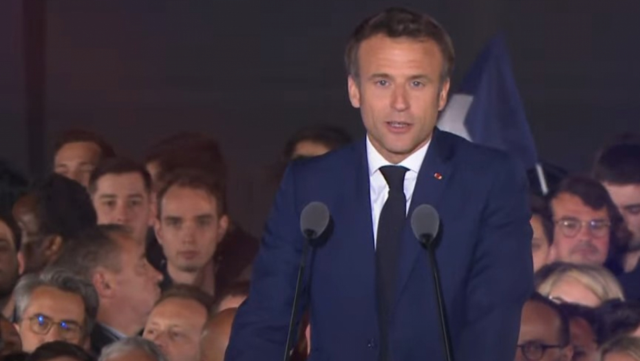 MAKRON ZAPALIO OKUPLJENU MASU "Biće turbuletno i teško, ali ovo je istorijski period za Francusku" (VIDEO)
