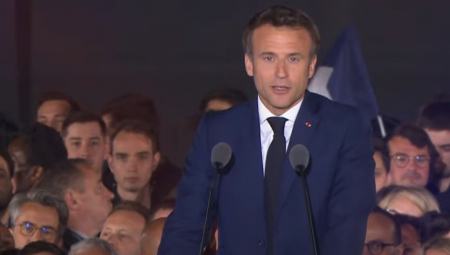 MAKRON ZAPALIO OKUPLJENU MASU "Biće turbuletno i teško, ali ovo je istorijski period za Francusku" (VIDEO)