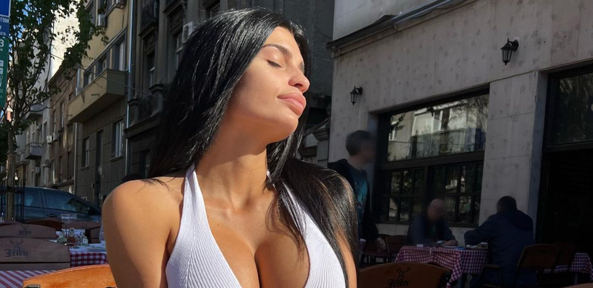 SKANDALOZNO! MALOLETNOJ DECI POKAZUJE FOTKE GOLIH ŽENA Tamara napustila tenis, pa počela da zarađuje na sajtu za odrasle!