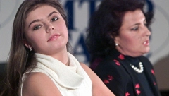 PROGOVORIO LEKAR "PRVE DAME IZ SENKE" Ona je Putinu rodila dva sina, a evo gde ih kriju