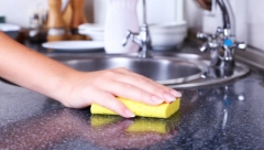 NE BACAJTE SUNĐER ZA PRANJE SUDOVA: Samo ovo uradite i biće kao nov