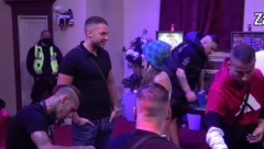 ODMERAVA JE OD GLAVE DO PETE Anđelo skida pogledom Dalilu, zadrugarka mu opet prišla