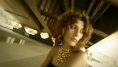 BILA JE PEVAČICA GRUPE KOJU SU MNOGI OBOŽAVALI Nizala je hitove, pa napustila Srbiju, mnogi pevačicu sada ne bi prepoznali