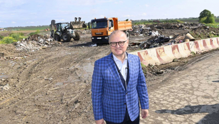 VESIĆ: OVAJ PROSTOR ŽELIMO DA PRETVORIMO U PARK Počelo uklanjanje divlje deponije u Bulevaru oslobođenja