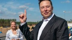 DOAKALI I MASKU: Optužen da nezakonito otpušta ljude koji ga kritikuju