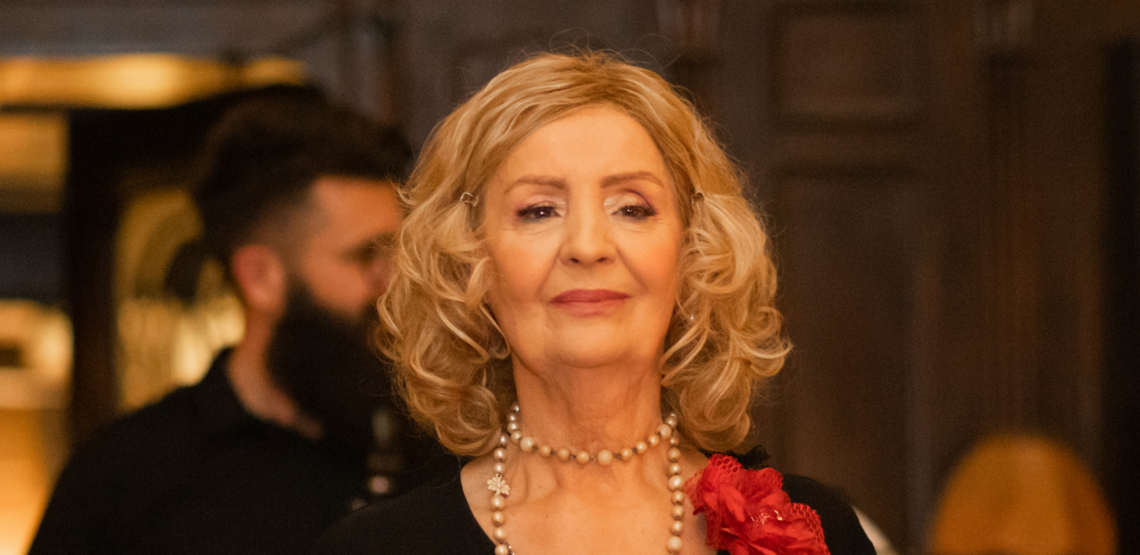 OVDE NE MOŽE DA PEVA SVAKO Lepa Lukić održala nastup za pamćenje u Dva Jelena