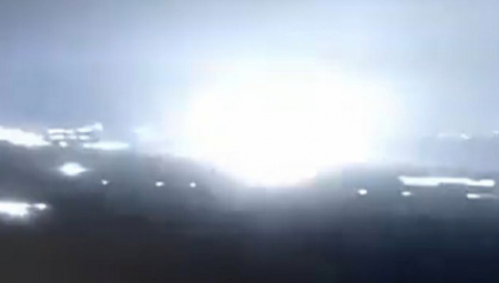 UMALO KATASTROFA NESLUĆENIH RAZMERA! Ispaljeno šest raketa - da su pale na ovo postrojenje, treslo bi se pola regije (VIDEO)