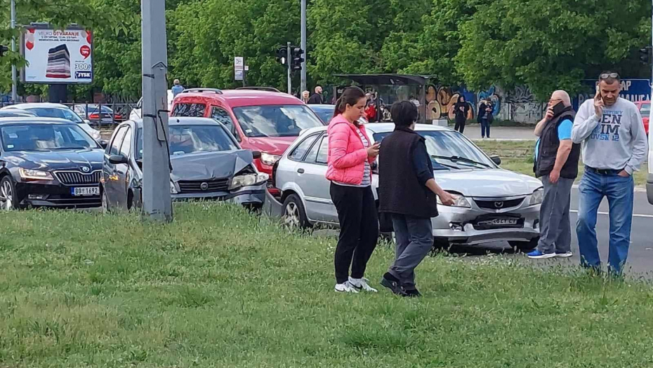 LANČANI SUDAR NA AUTOPUTU KROZ BEOGRAD Slupano najmanje četiri vozila (FOTO)